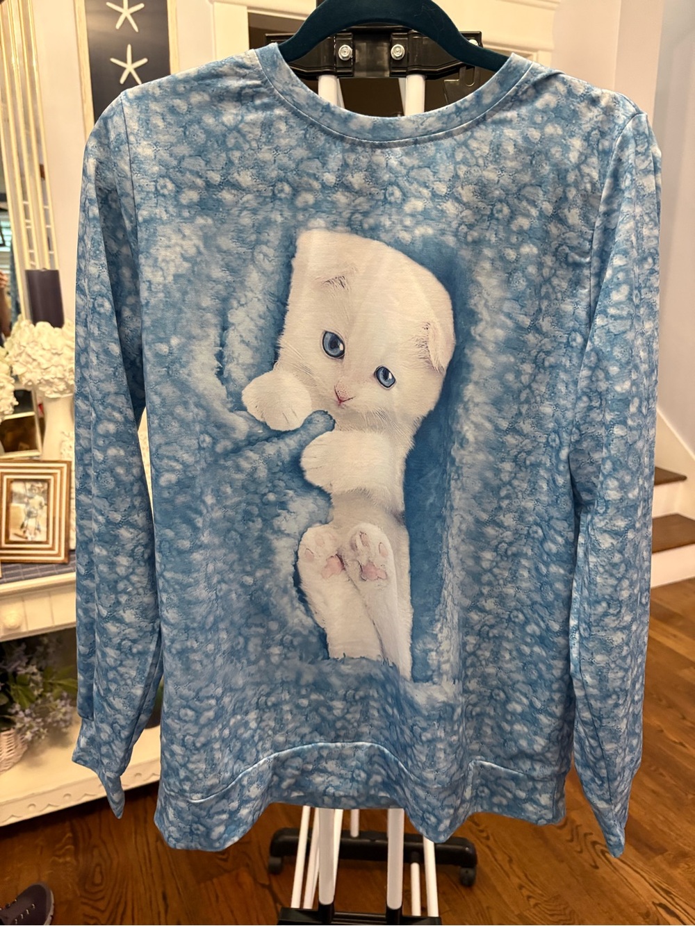 Women’s large Blue Tie-Dye Long Sleeve Top with Kitten Graphic